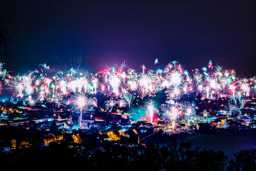 Happy New Year! - Silvesterfeuerwerk über Birkenfeld - Bestellnr: CA4_6981-Bearbeitet