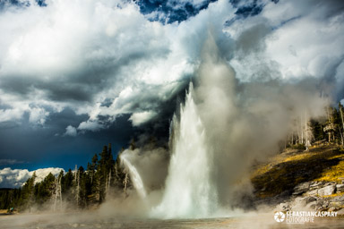 Grand Geyser erupts (right) with a simultaneous eruption from Vent Geyser (left)